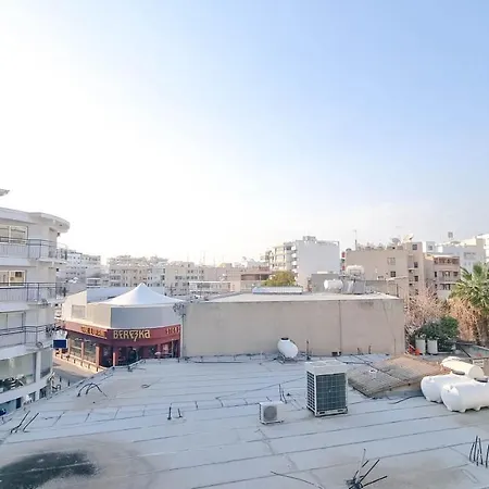Coastal Chic: Luxury In The Heart Of The City! With Smart Tv! Apartment Larnaca