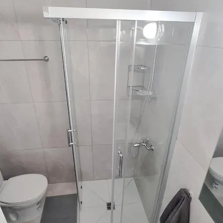 Coastal Chic: Luxury In The Heart Of The City! With Smart Tv! Larnaca