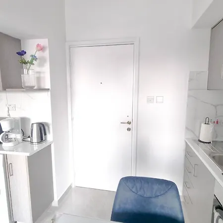 Coastal Chic: Luxury In The Heart Of The City! With Smart Tv! * Larnaca