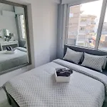 Coastal Chic: Luxury In The Heart Of The City! With Smart Tv!