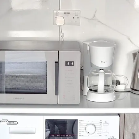 Coastal Chic: Luxury In The Heart Of The City! With Smart Tv! *