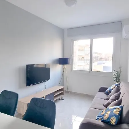 Coastal Chic: Luxury In The Heart Of The City! With Smart Tv! * Lárnaka