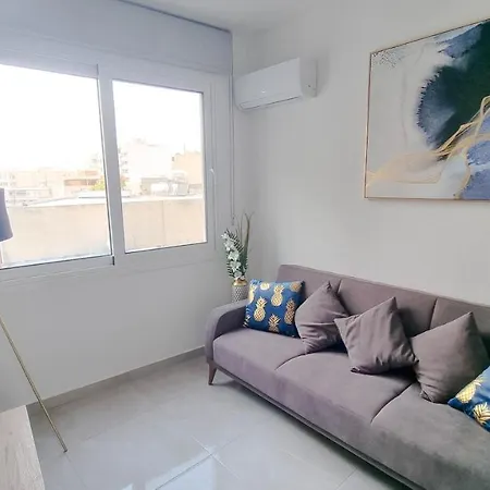 Coastal Chic: Luxury In The Heart Of The City! With Smart Tv! * Larnaca