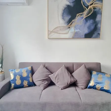 Coastal Chic: Luxury In The Heart Of The City! With Smart Tv! * Larnaca