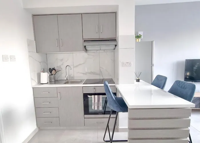 Coastal Chic: Luxury In The Heart Of The City! With Smart Tv! * Λάρνακα