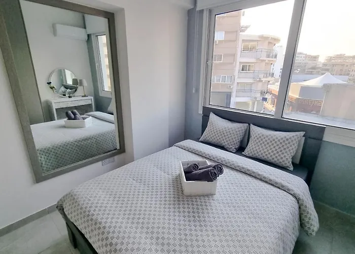 Coastal Chic: Luxury In The Heart Of The City! With Smart Tv!