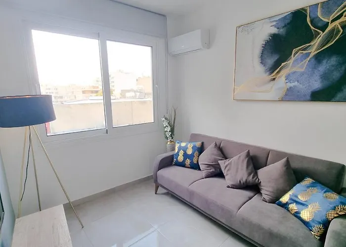 Coastal Chic: Luxury In The Heart Of The City! With Smart Tv! * Larnaca