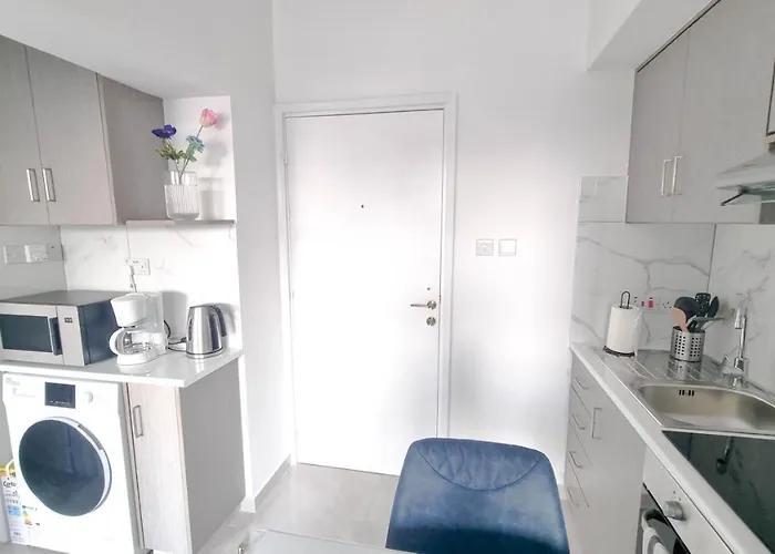 Coastal Chic: Luxury In The Heart Of The City! With Smart Tv! * Λάρνακα